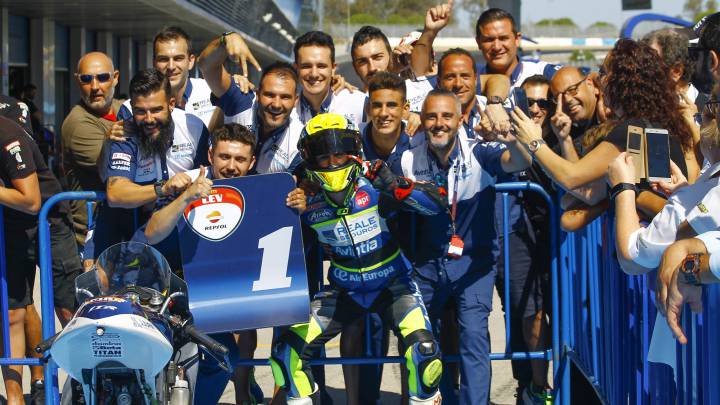 Andreas Pérez, con su equipo.