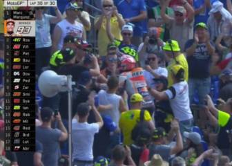 Márquez celebró el éxito en la grada y homenajeó a Pedrosa
