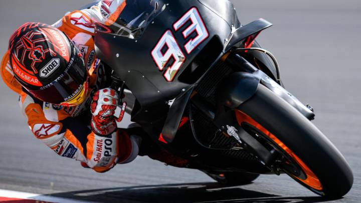 Marc Márquez probando un prototipo de Honda en el test de Misano.