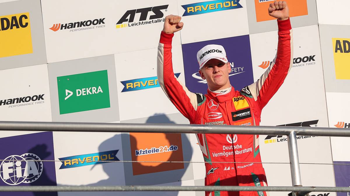 Mick Schumacher en el podio de la F3 en Hockenheim.