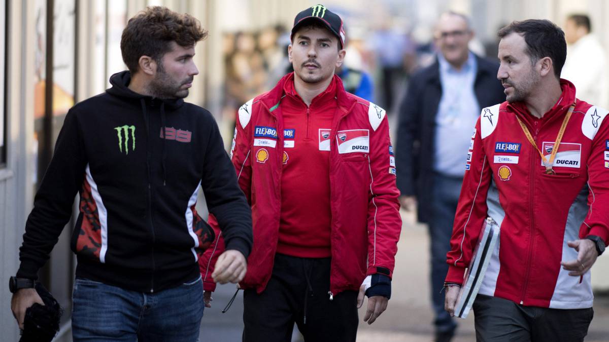 Lorenzo regresa a España para intentar reaparecer en Malasia