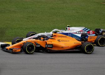 Sancionan a Alonso con cinco segundos por no dejarse doblar