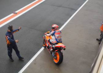 Márquez también domina con mucha agua