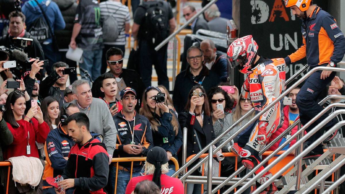 Márquez tardó sólo 6:35 en volver a la pista tras la caída