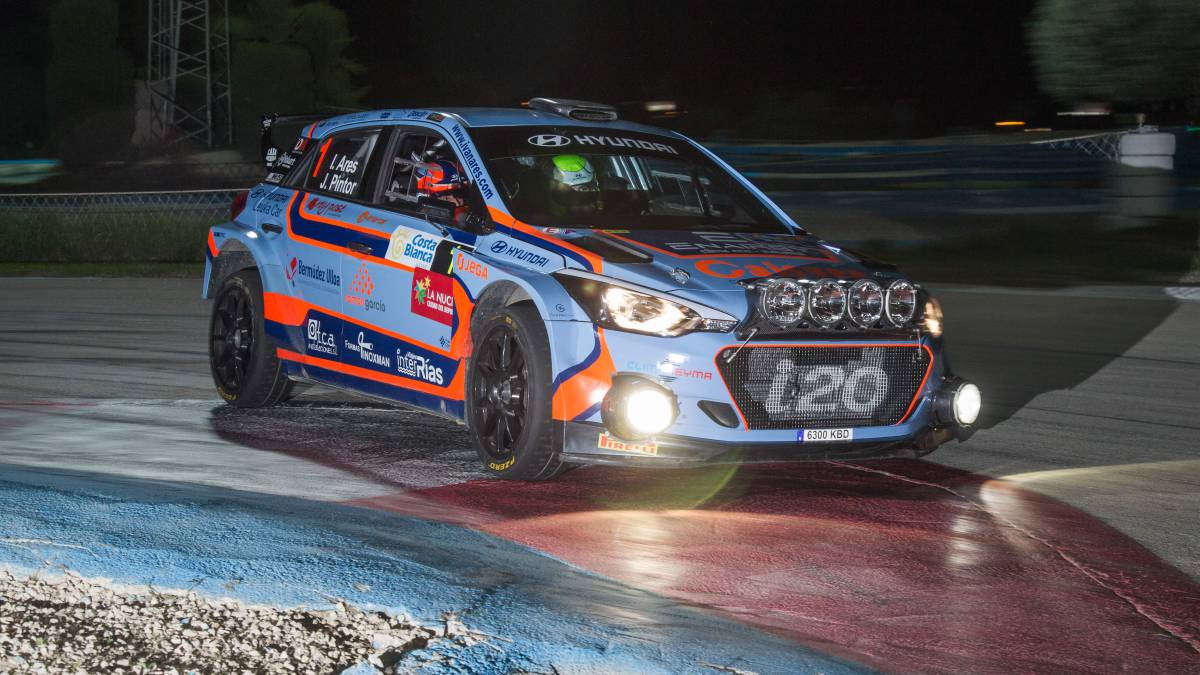 Iván Ares con el Hyundai en la Nucía.
