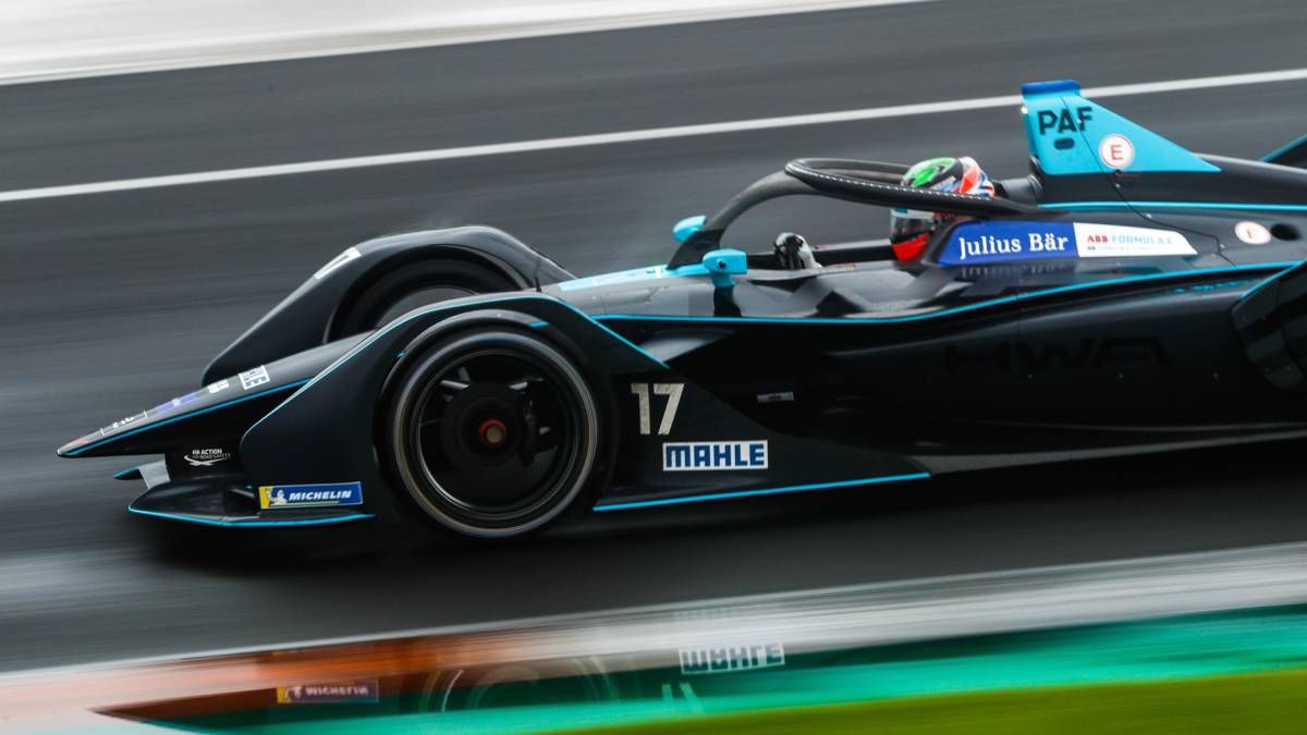 Gary Paffett, al volante del monoplaza de HWA Racelab.