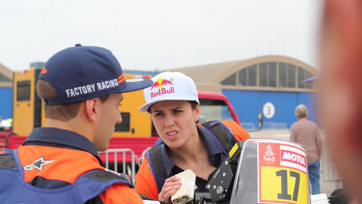 Laia Sanz empieza el Dakar "con calma"