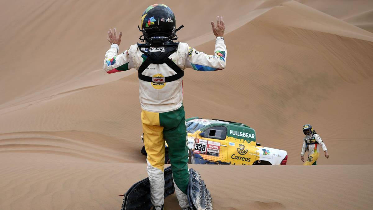 Jesús Calleja en un incidente en el Dakar.