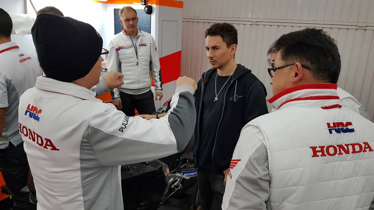Jorge Lorenzo: fractura en su muñeca izquierda
