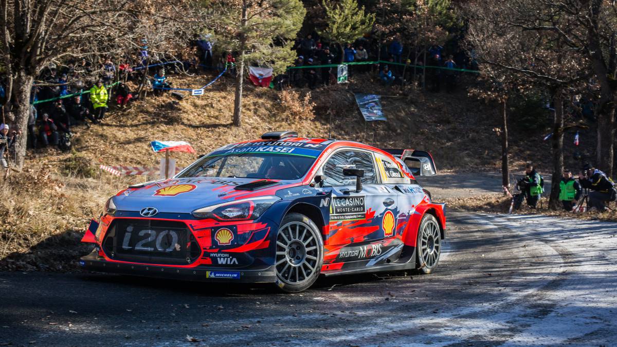 Thierry Neuville toma el mando en Montecarlo