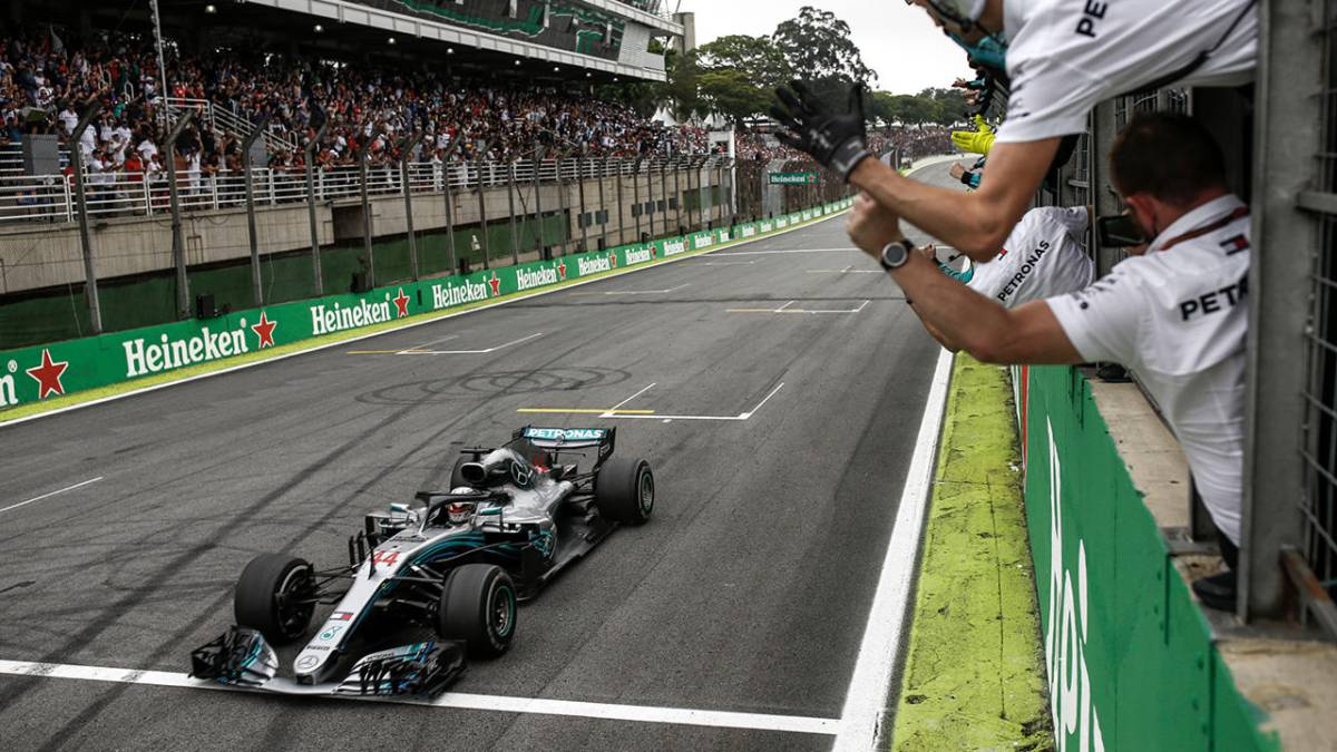 Mercedes echa a rodar el 13-F