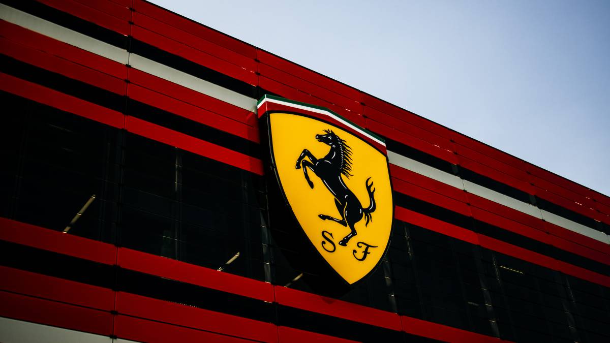 El logo de Ferrari.