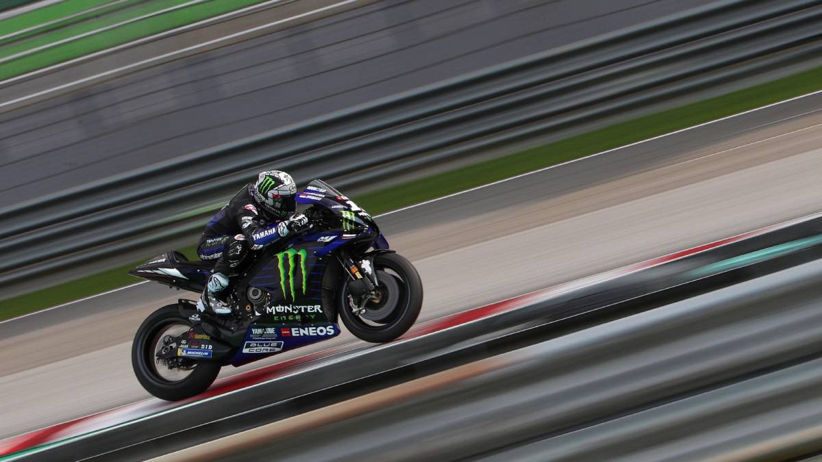 Paso al frente de Maverick y Márquez se para con 37 vueltas