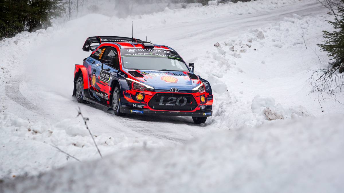 Neuville, primer líder en Suecia
