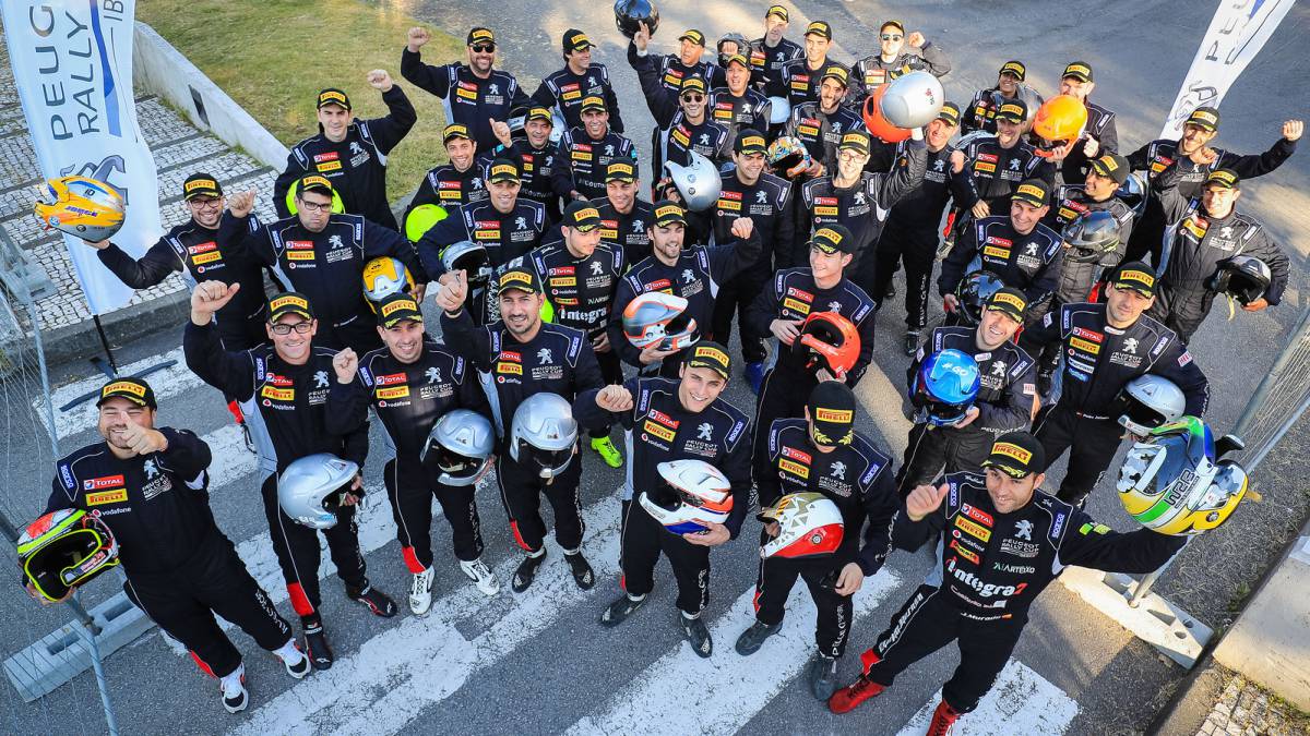 Imagen de los pilotos de la Peugeot Rally Cup Ibérica tras el Vodafone Rallye de Portugal 2018.