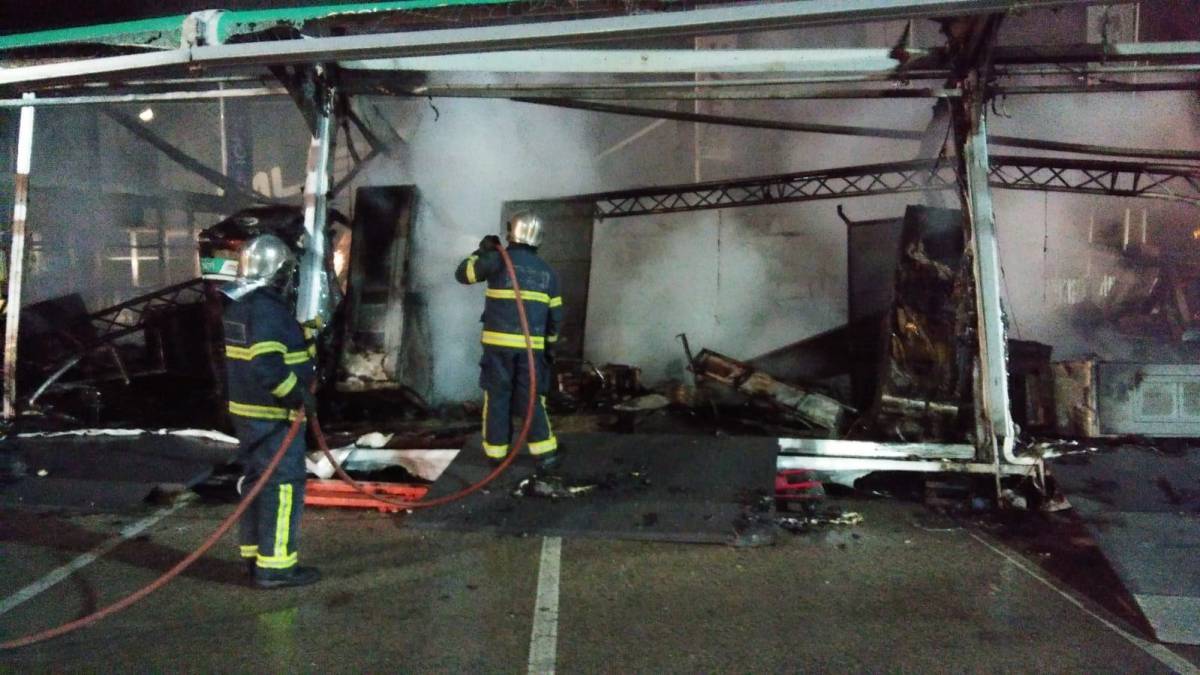 El incendio de las MotoE ya extinguido.
