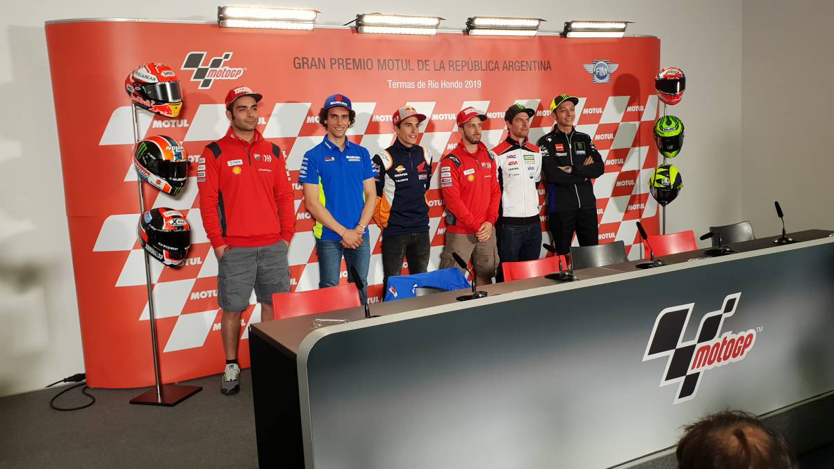 Rossi y Márquez no subirían la edad mínima para correr