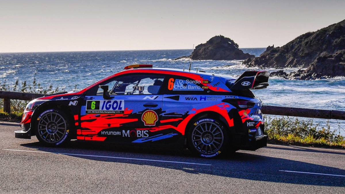 Dani Sordo con el Hyundai en Córcega.