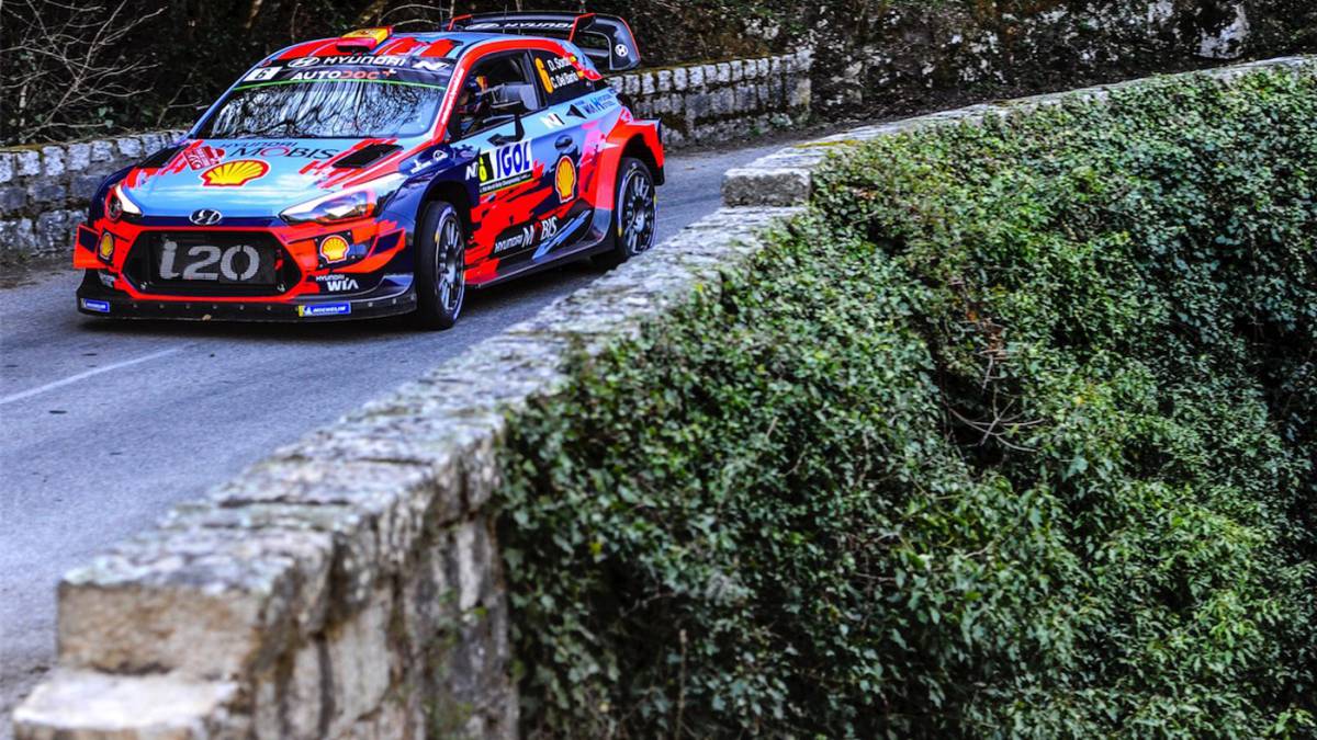 Dani Sordo se juega el podio con Sebastien Ogier en Córcega