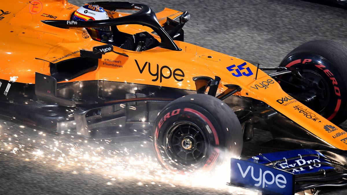 Carlos Sainz, con el MCL34 en Bahréin (F1 2019).