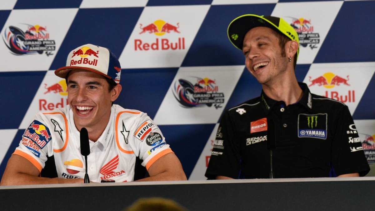 Márquez y Rossi se saludan y normalizan su apretón de manos
