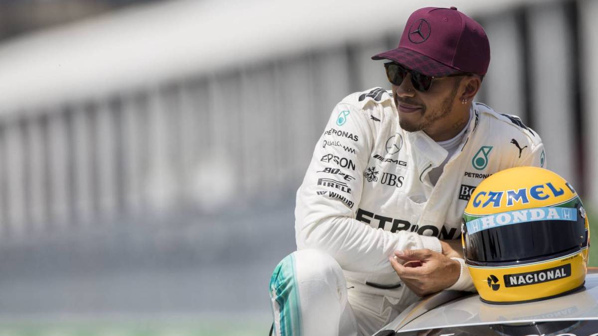 Hamilton con el casco de Ayrton Senna en Canadá 2018.