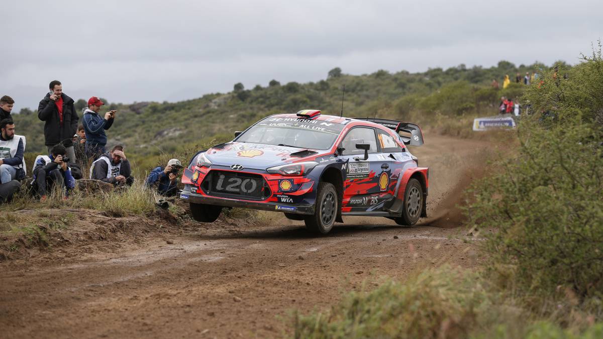 Thierry Neuville pone tierra de por medio en Argentina
