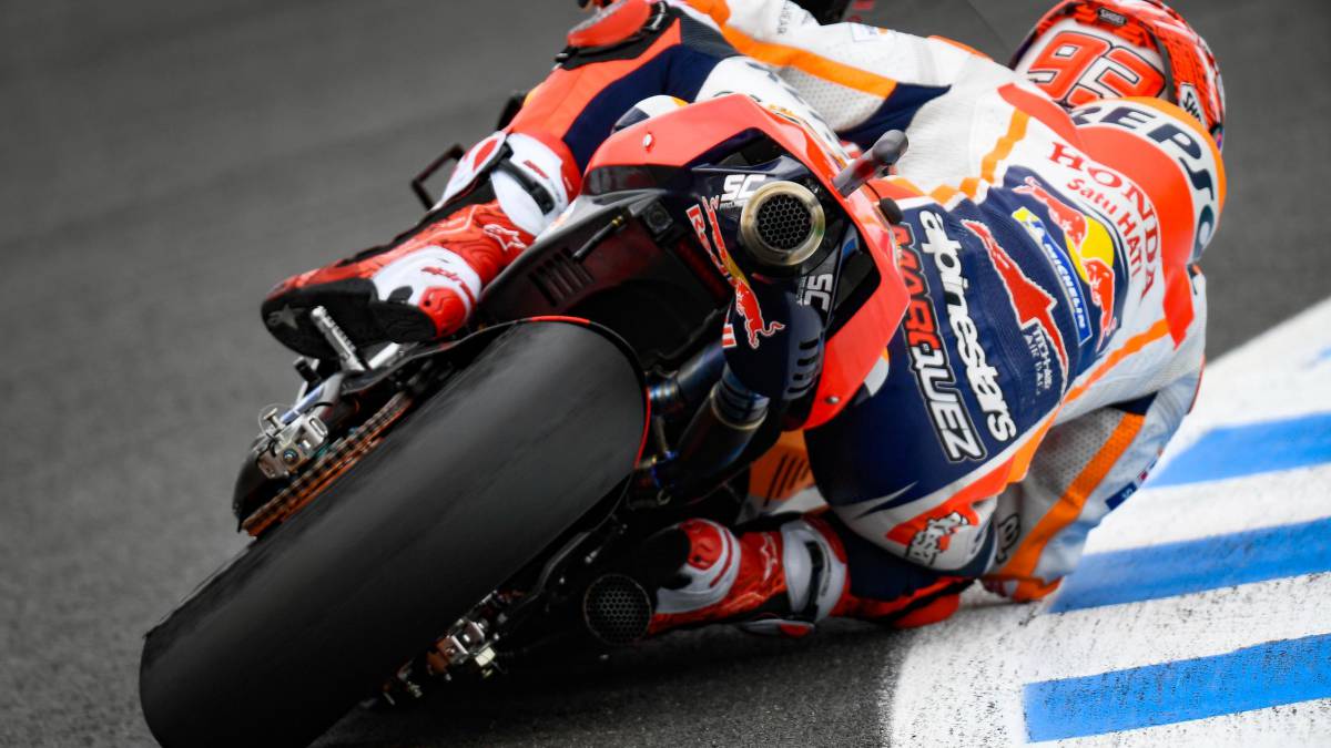 La caída más rara de Márquez: casi parado entrando a boxes