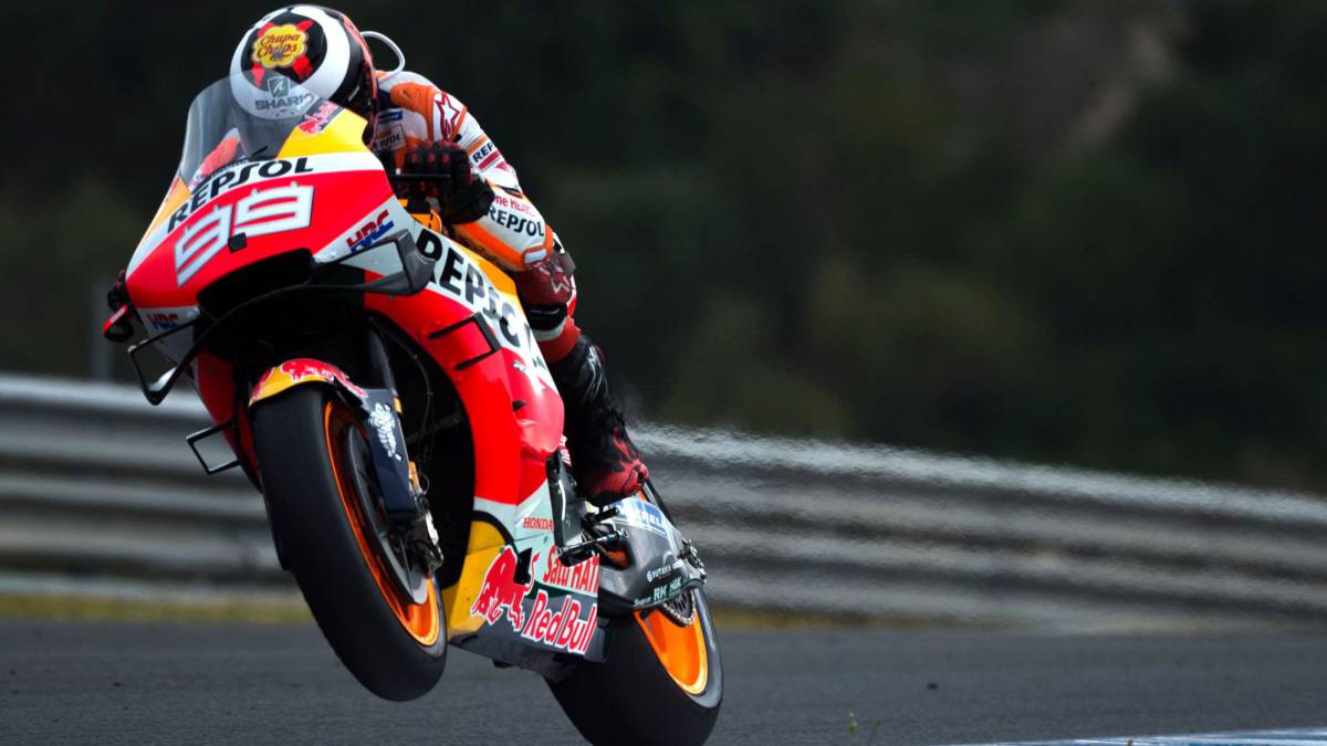 Lorenzo encuentra cosas interesantes en los test de Jerez