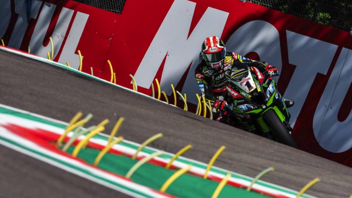 Rea golpea primero a Bautista y Ducati en Ímola: mete 7 décimas