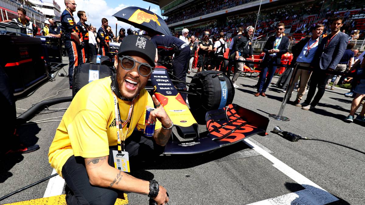 Neymar, en la parrilla del GP de Barcelona.