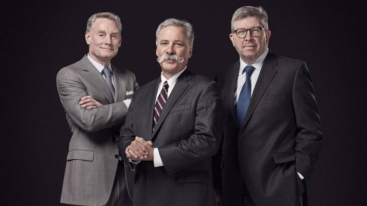 Sean Bratches, Chase Carey y Ross Brawn