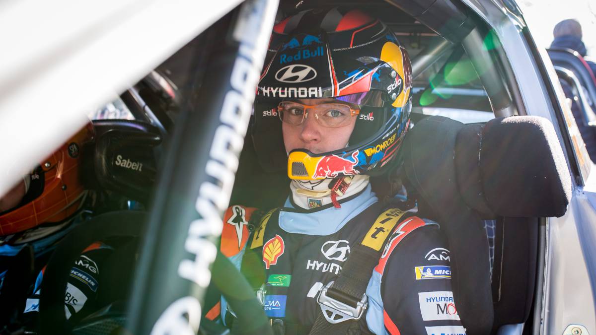 Thierry Neuville, a los mandos de su Hyundai.