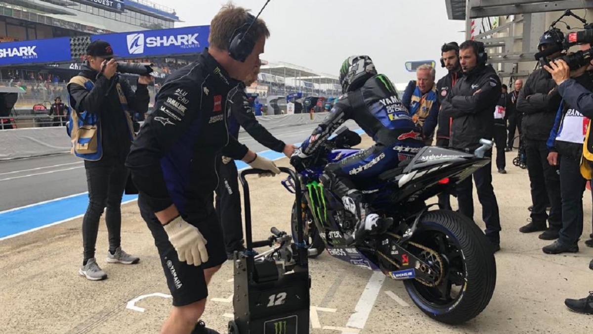 Maverick y Márquez repiten al frente también en mojado