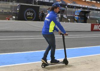 Rins regaló su casco a la familia del comisario fallecido