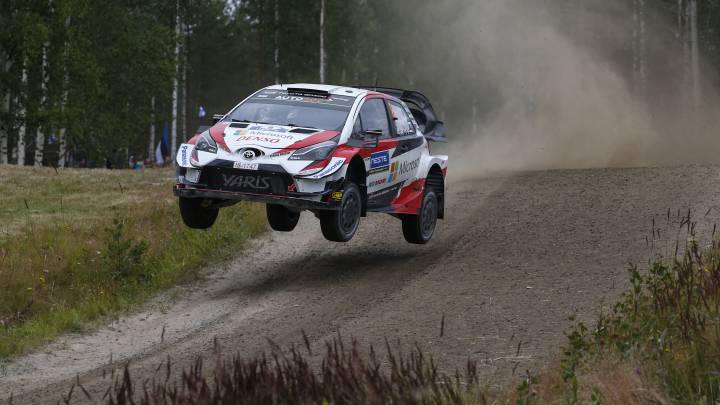 Ott Tanak se escapa y sus compañeros fallan