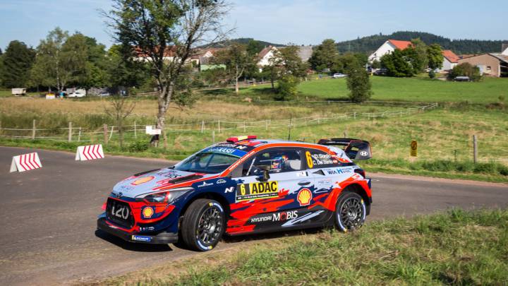 Sordo pelea por el podio en medio de la suciedad