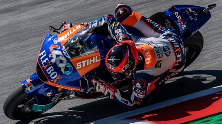 Fernández toma el mando en Misano por delante de Márquez