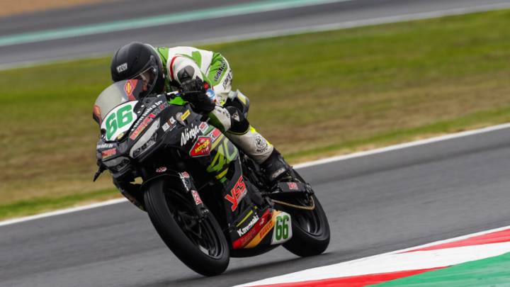 La lluvia aleja a Manu González de la cabeza en Magny-Cours