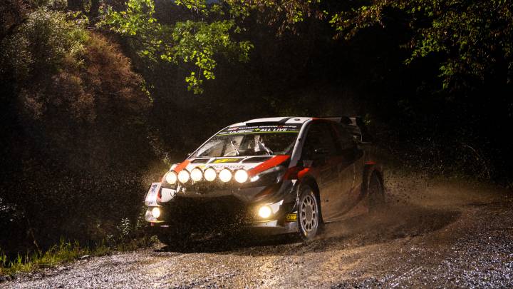 Ott Tanak asalta el liderato