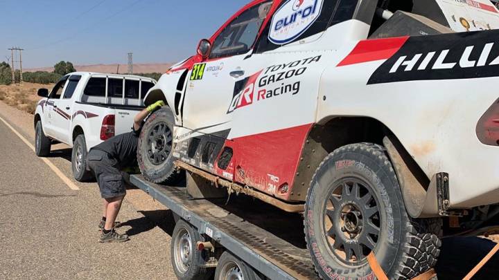 El Toyota de Alonso y Coma en la grúa.