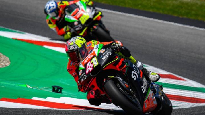 Iannone 'raja' contra Aprilia y se queja de la moto de Aleix