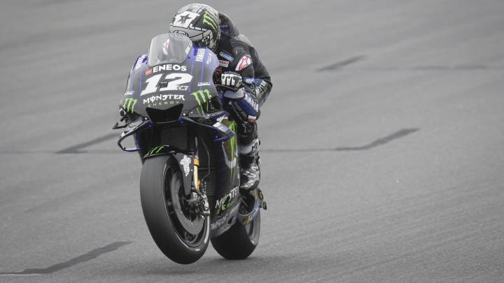 Maverick comanda el arreón Yamaha en el arranque nipón
