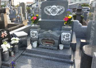 Visita al santuario y tumba de Shoya Tomizawa
