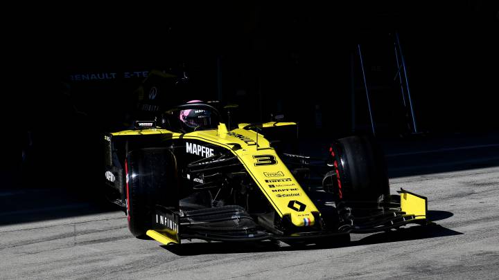 Daniel Ricciardo (AUS) Renault F1 Team RS19.