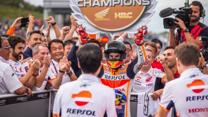 Márquez: "Quiero seguir muchos años con Honda, es mi familia"