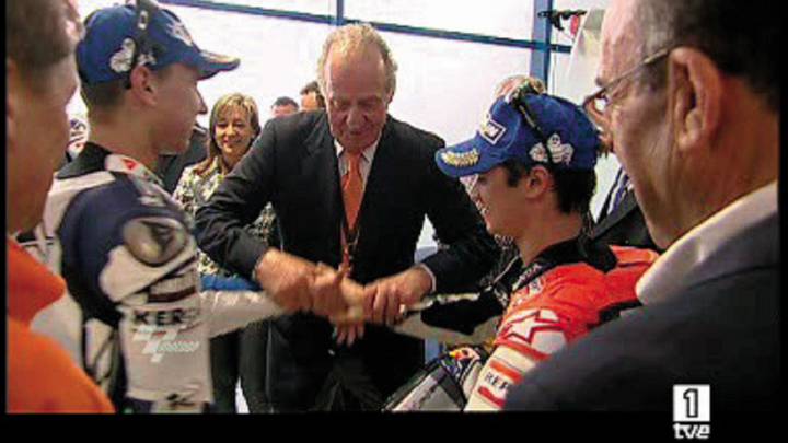 El Rey Jaun Carlos forzó a Jorge Lorenzo y Dani Pedrosa a darse la mano en el circuito de Jerez.