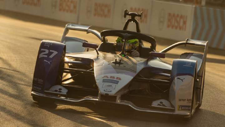 Imagen de uno de los BMW rodando en la clasificación del Gran Premio de Fórmula E de Arabia Saudí.