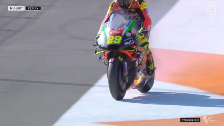 "¡Me mato contra el muro a 300 por hora. Ya he dicho más de diez veces que la moto no va!"