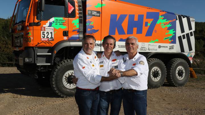 Domènech, Juvanety y Criado con el camión del KH-7 Epsilon Team.